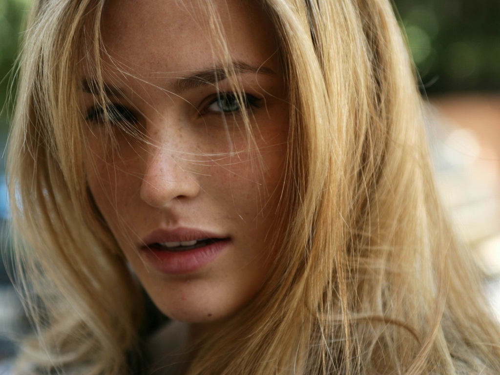 Модель блондинка Бар Рафаэли