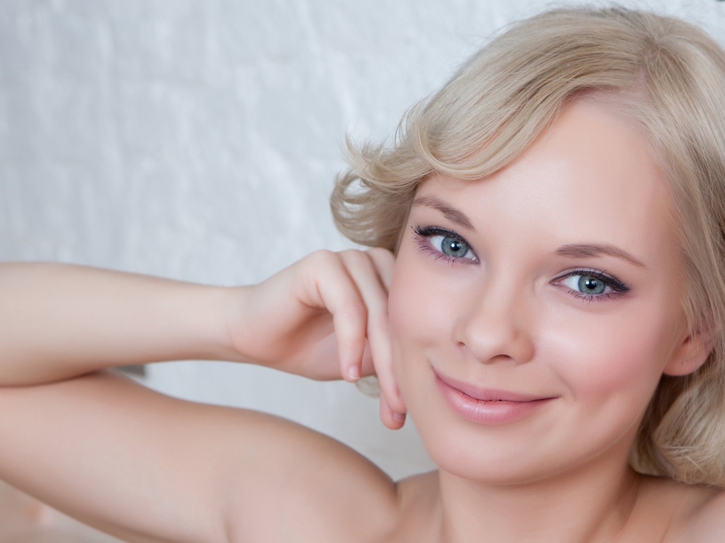 Блондинка модель Feeona A