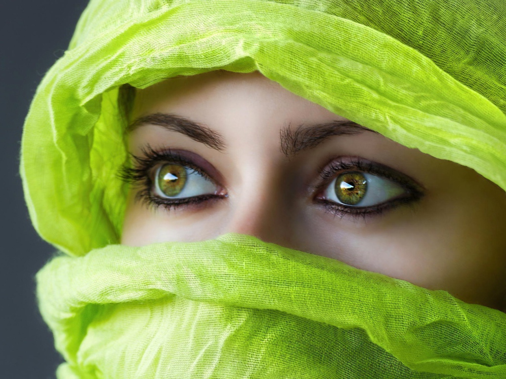 Девушка в зеленой парандже