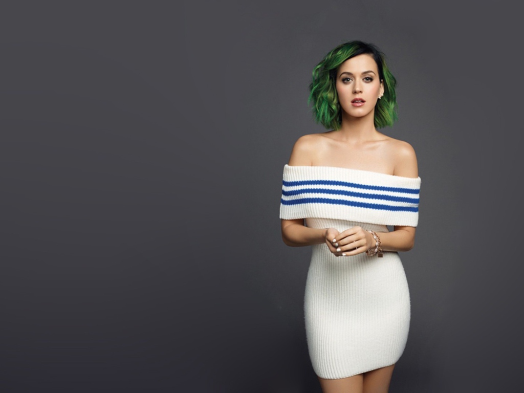 Зеленоволосая Кети Перри на сером фоне