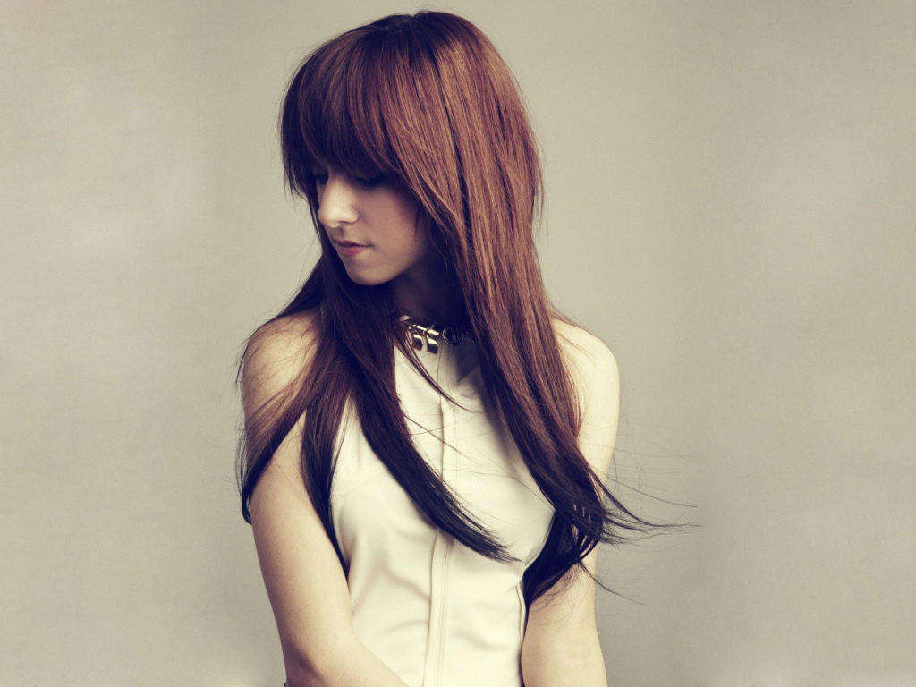 Длинноволосая модель Кристина Гримми