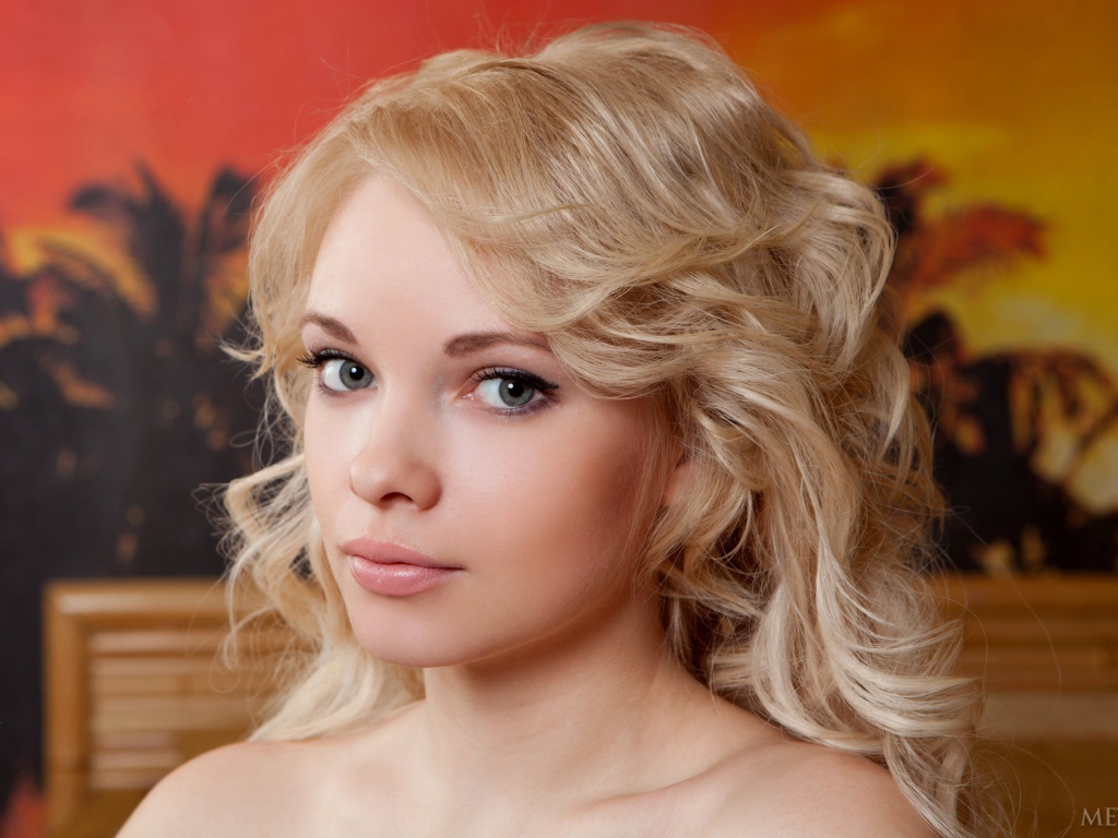 Милая девушка модель Feeona A