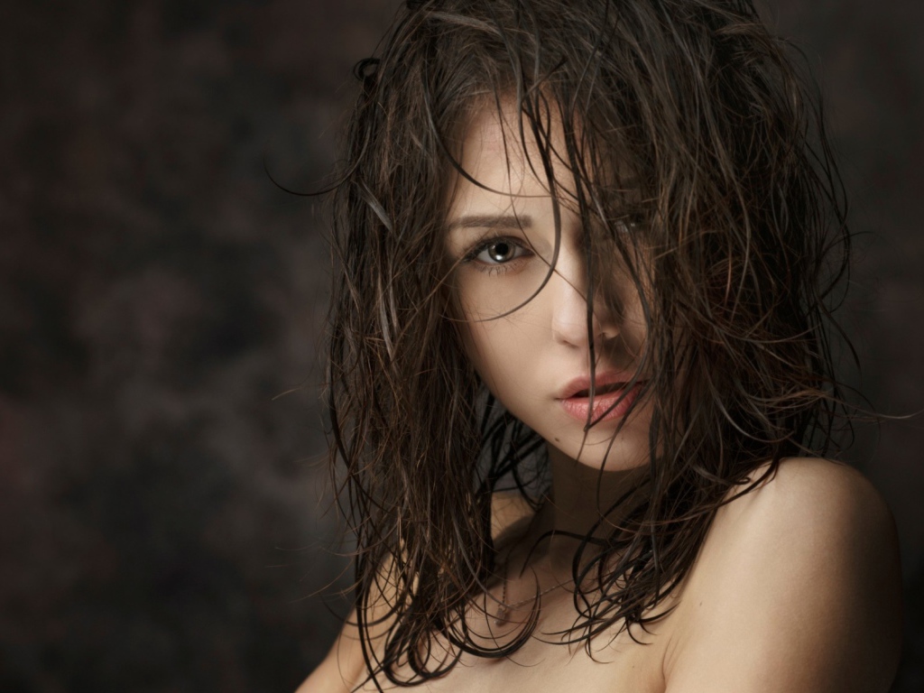 Девушка с мокрыми волосами Екатерина Тимохина