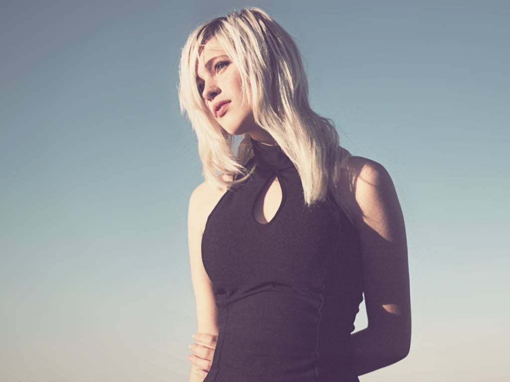 Модель блондинка Devon Jade