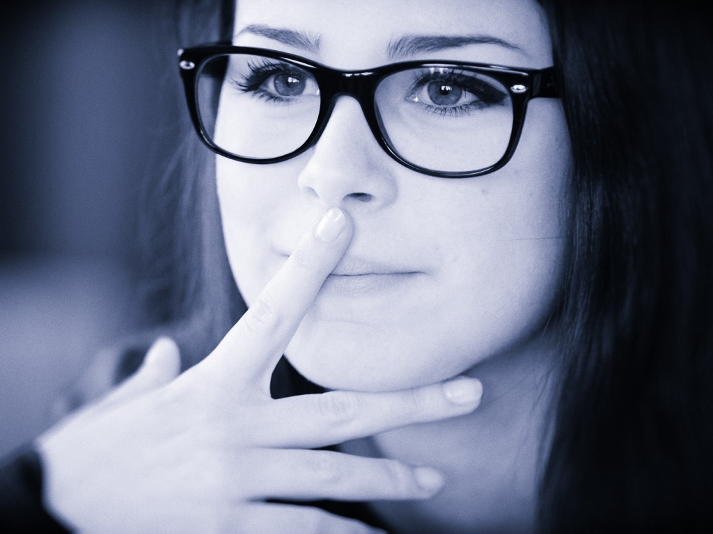 Девушка в очках Лена Майер-Ландрут