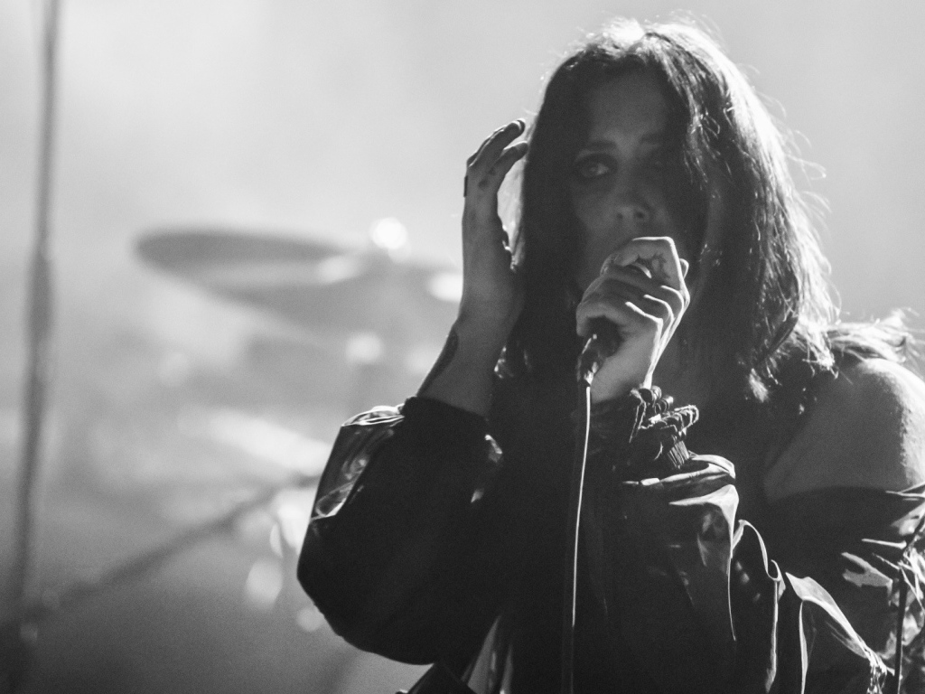 Знаменитая певица Челси Вулф