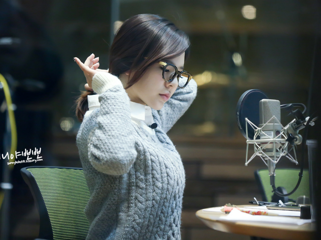 Певица у микрофона, Girls’ Generation