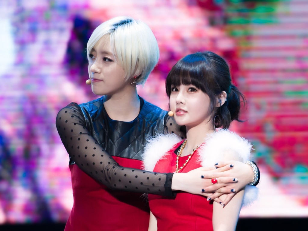 Две участницы группы T-ara