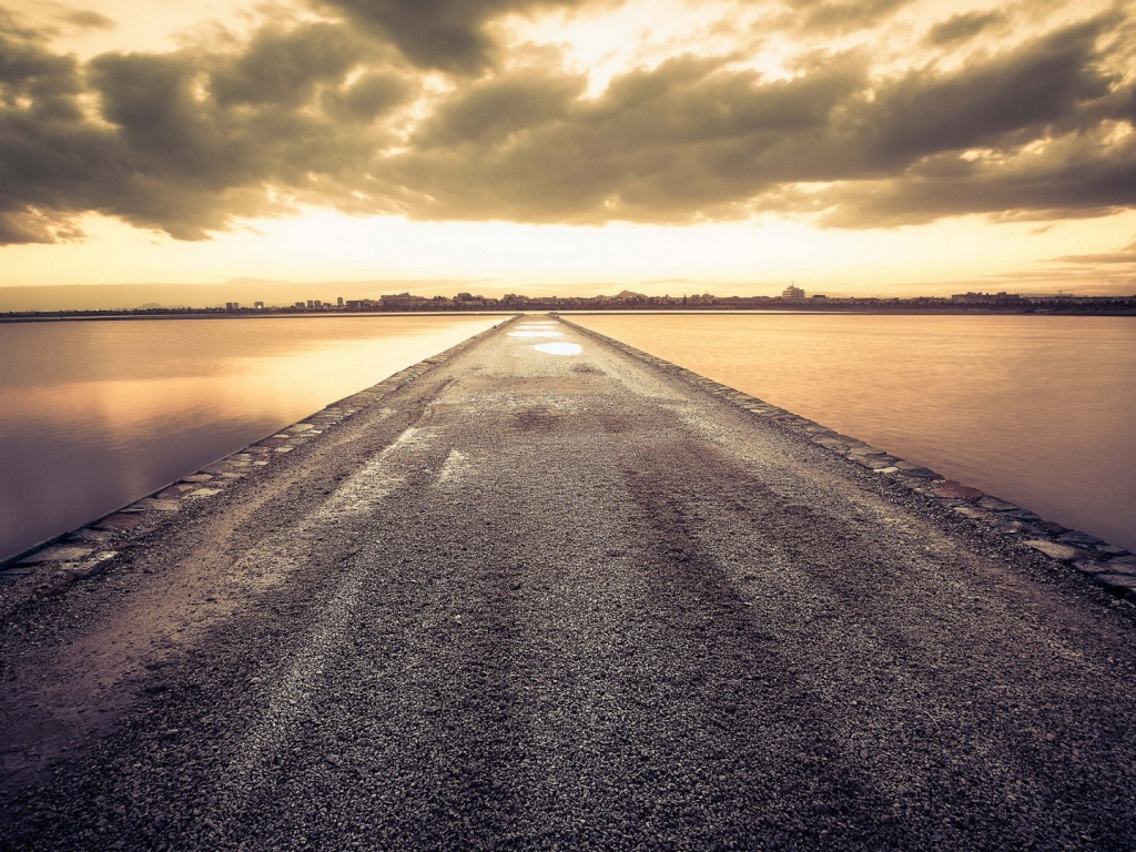 Дорога среди воды