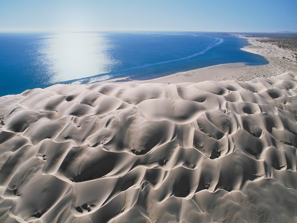 Необычные образования из белого песка