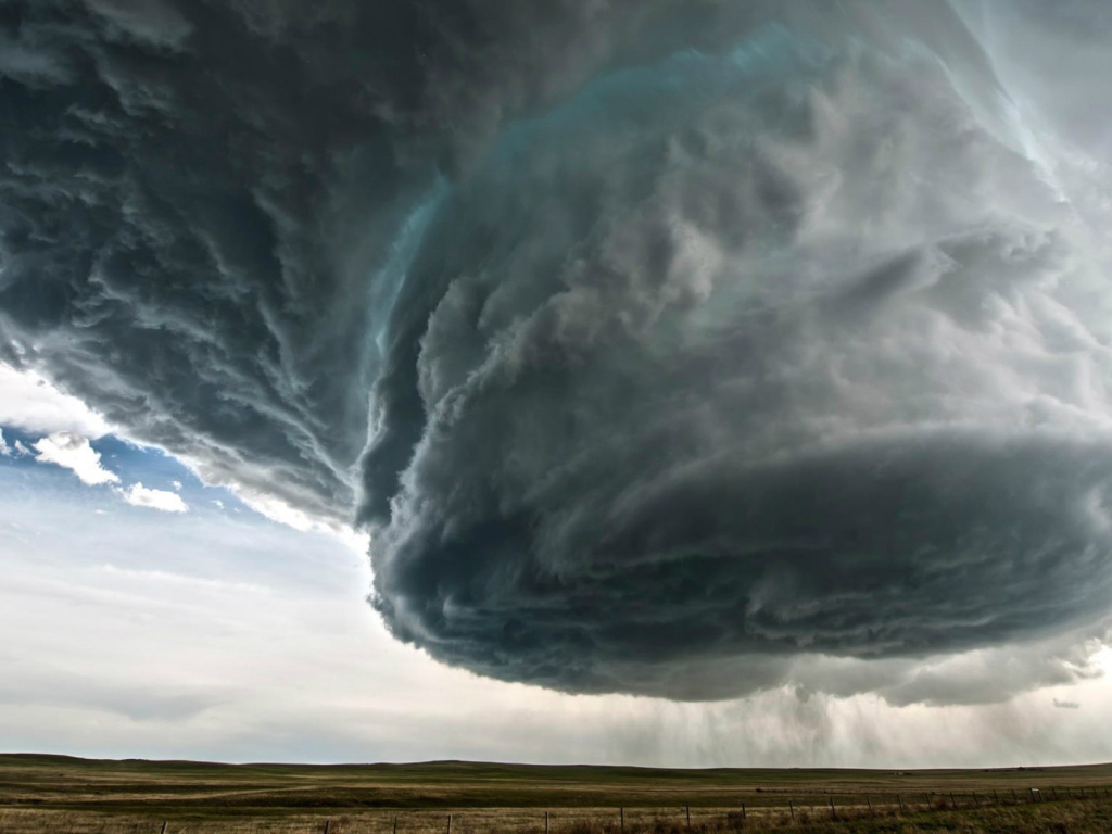 Пугающее грозовое облако