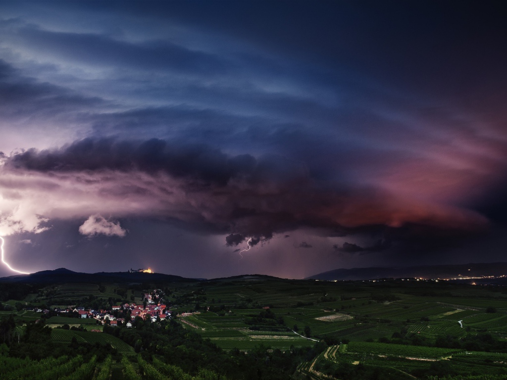 Фиолетовое облако супер шторма