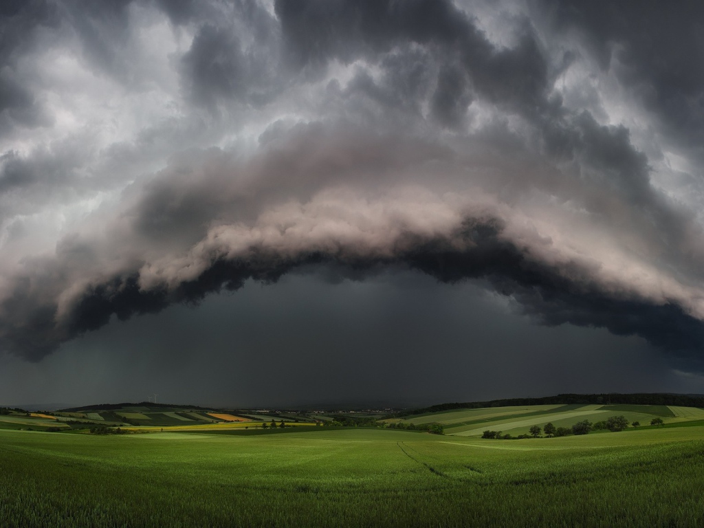 Черное облако супер шторма