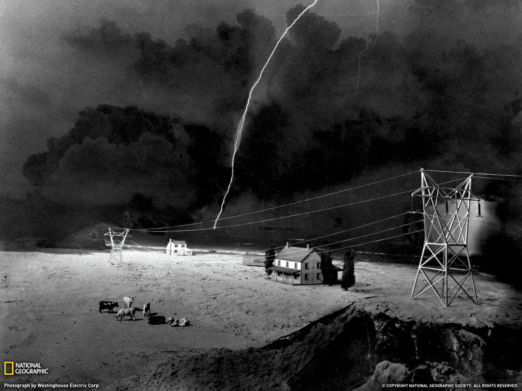 Молния ударила в провода