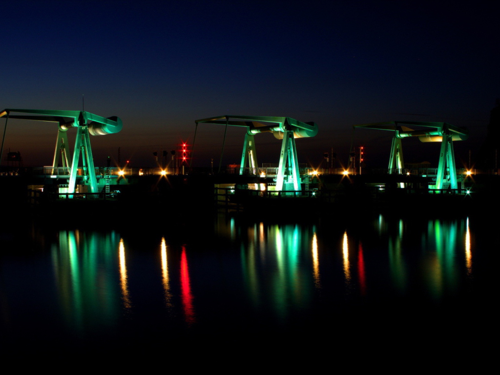 Нефтяные насосы ночью