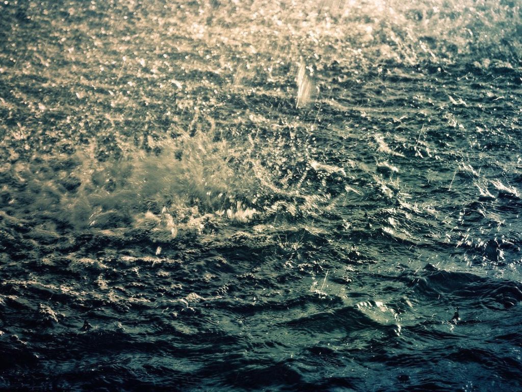 Дождь на озере