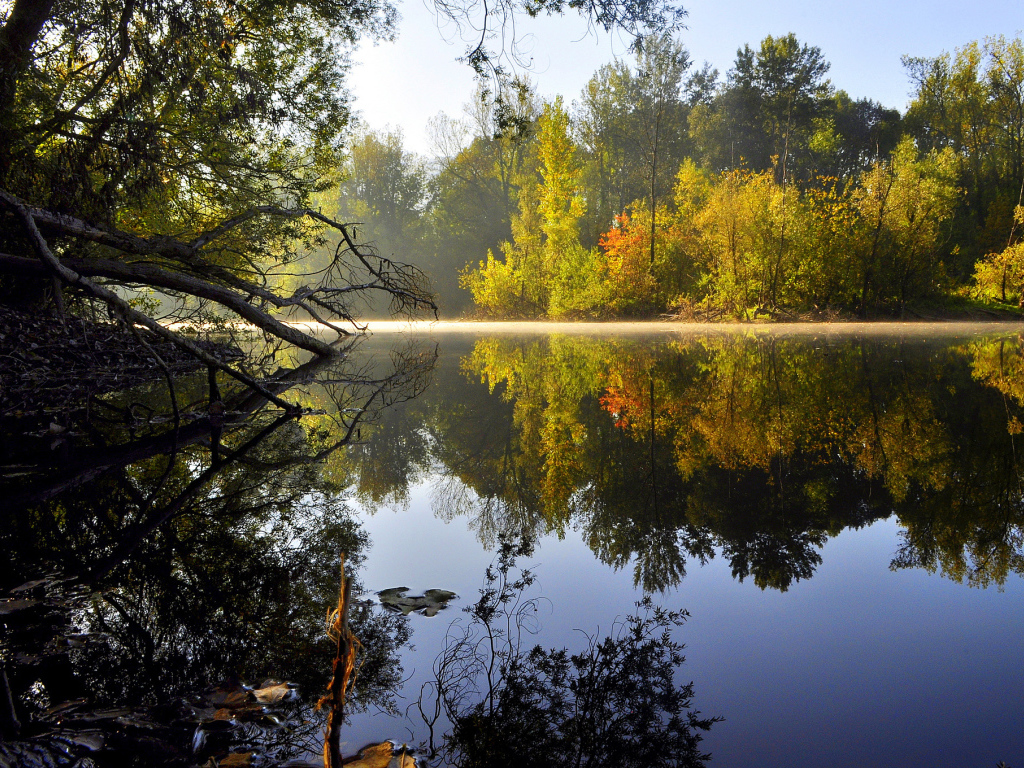 Зеркальная гладь озера