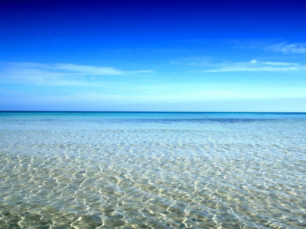 Мелкая вода у берега