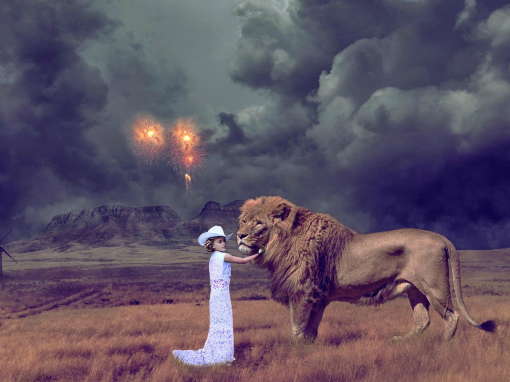 Девочка играет со львом