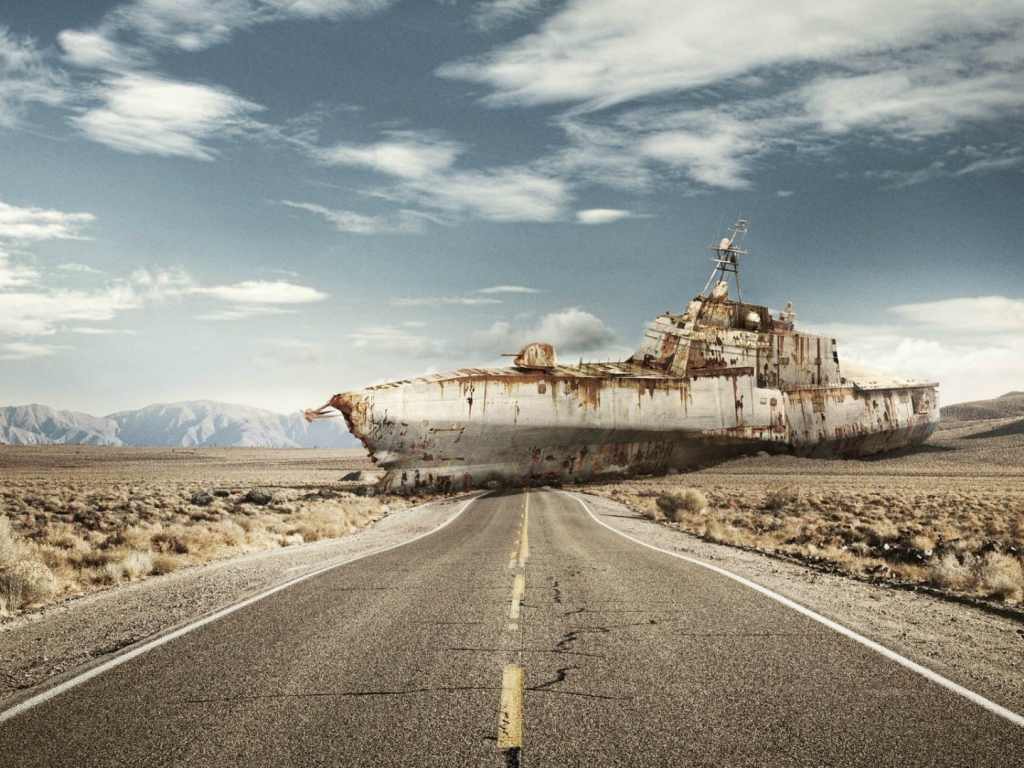 Подводная лодка в пустыне