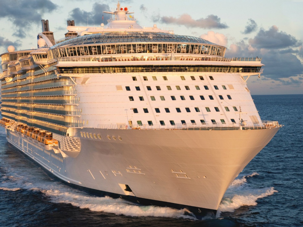 Круизный лайнер Allure of the Seas