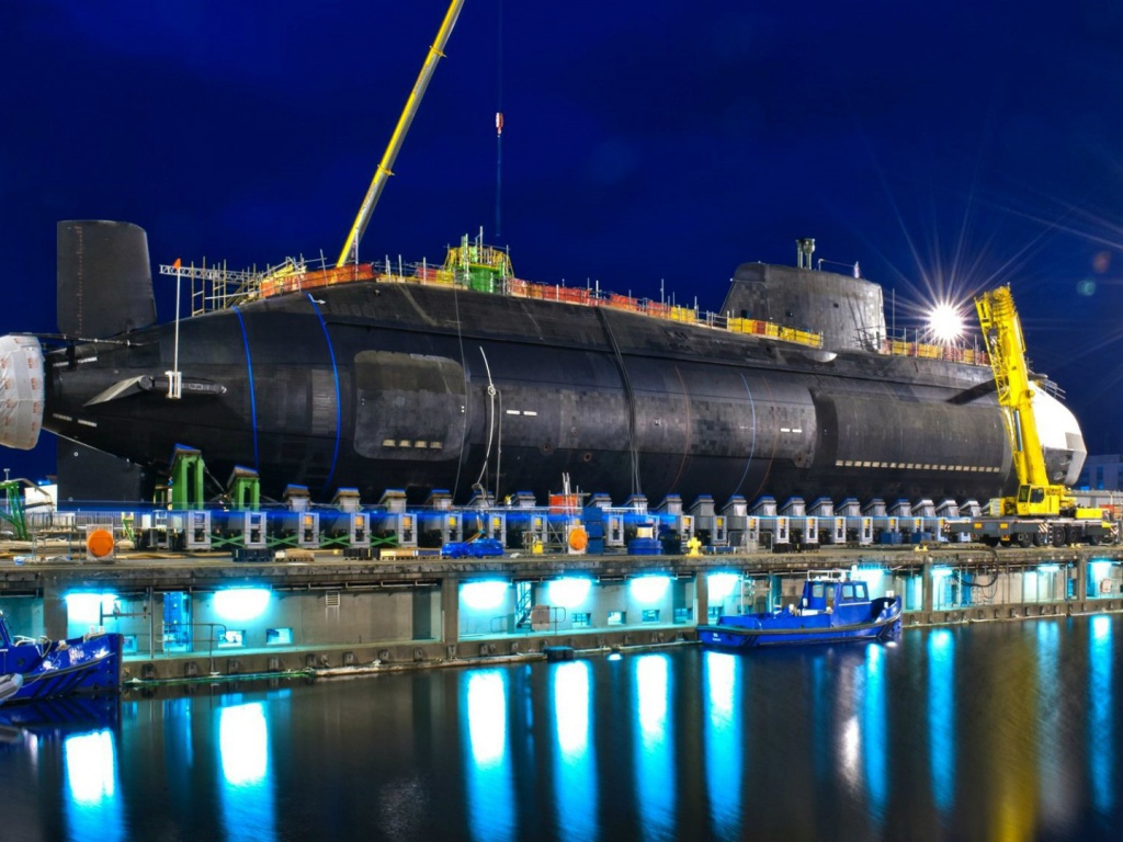Атомная подводная лодка в доке
