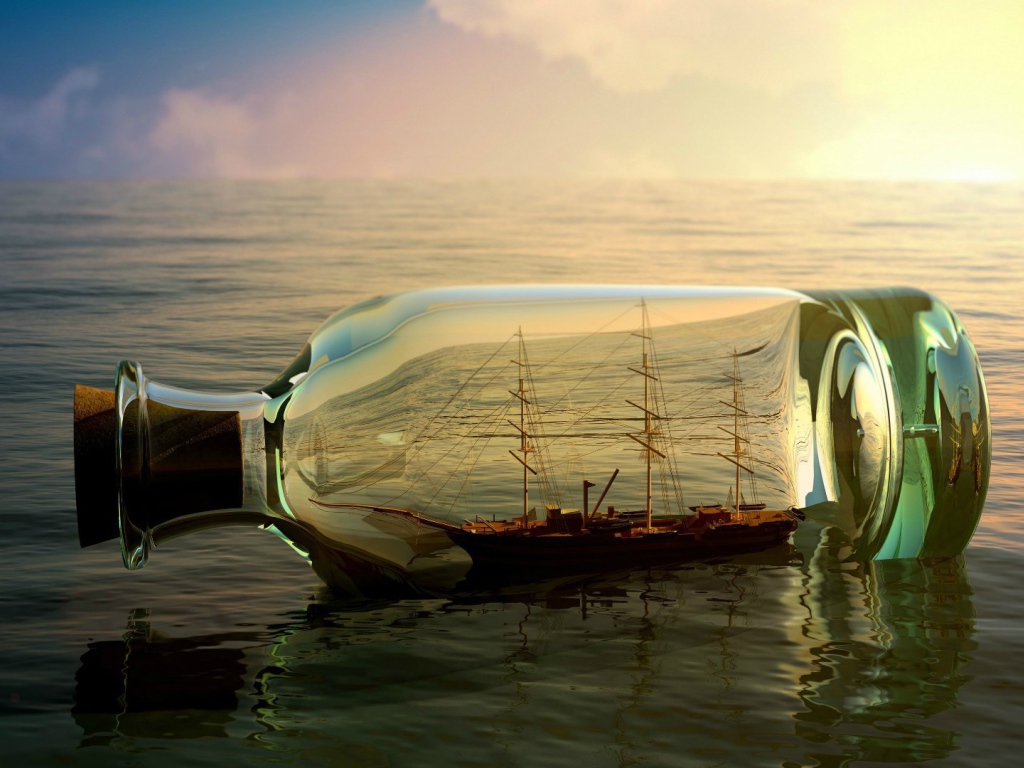 Корабль в бутылке среди моря