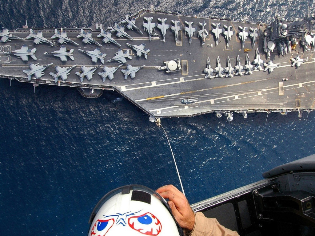 Американский авианосец Дуайт Эйзенхауэр