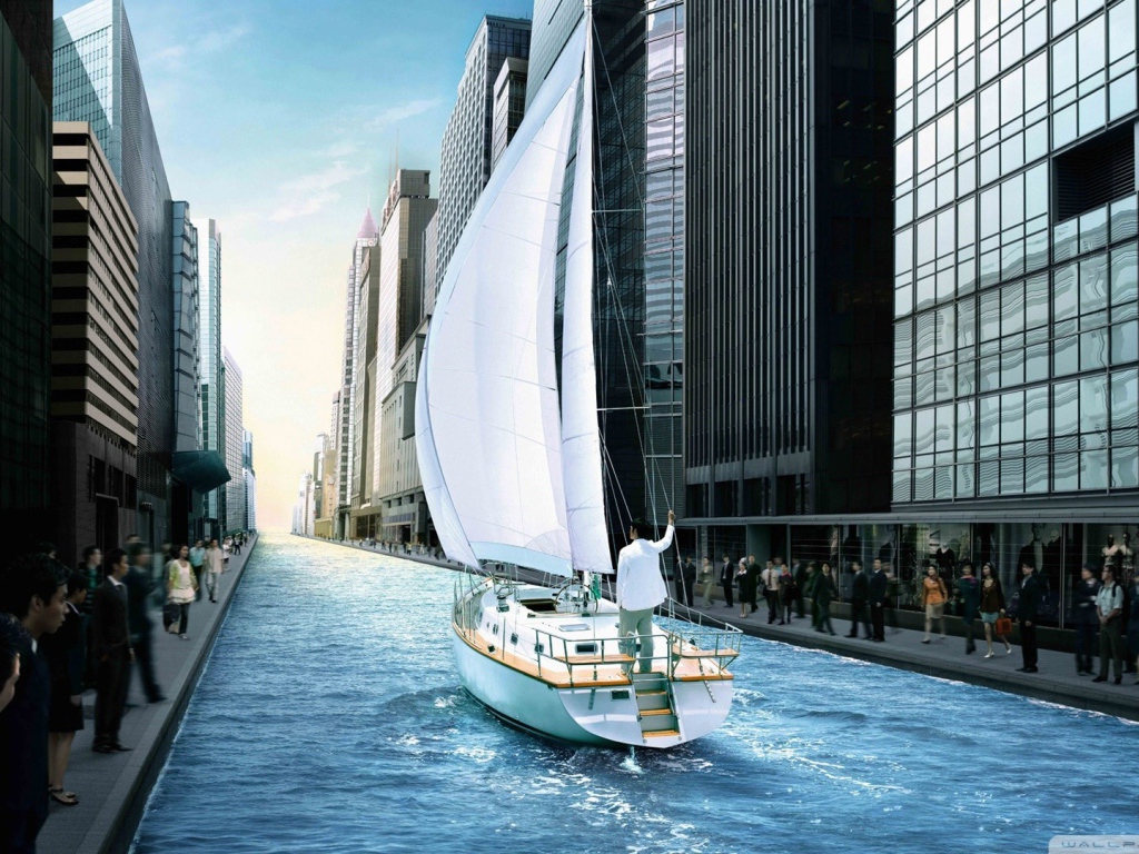 Яхта в канале среди города