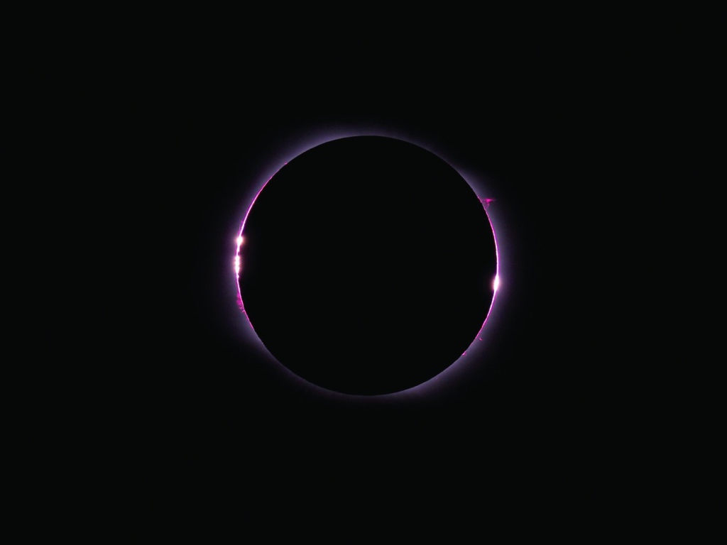 Алмазное кольцо во время затмения в космосе