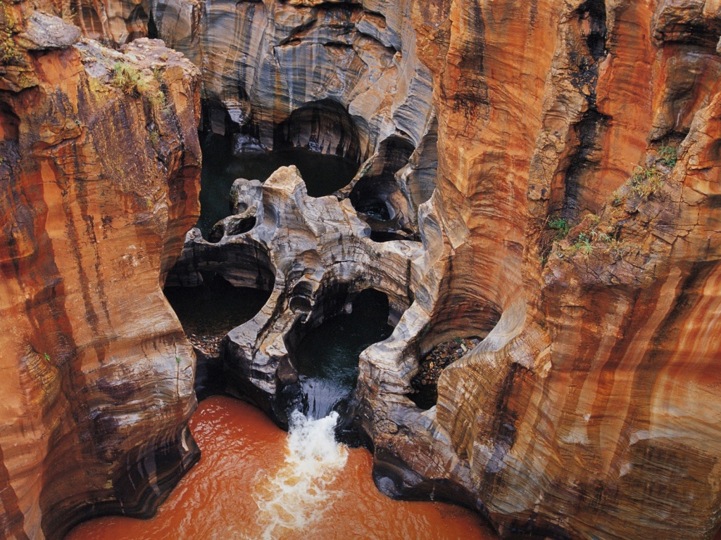 Река в каньоне в Африке