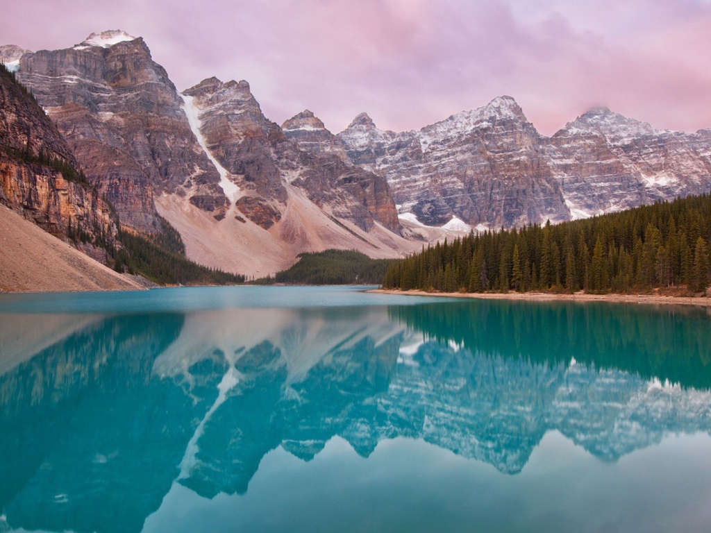 Ледниковое озеро Морейн в Канаде