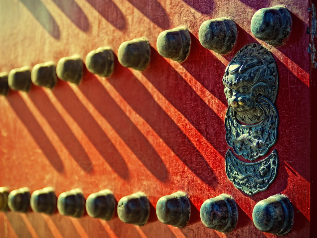 Украшения на входной двери в Китае