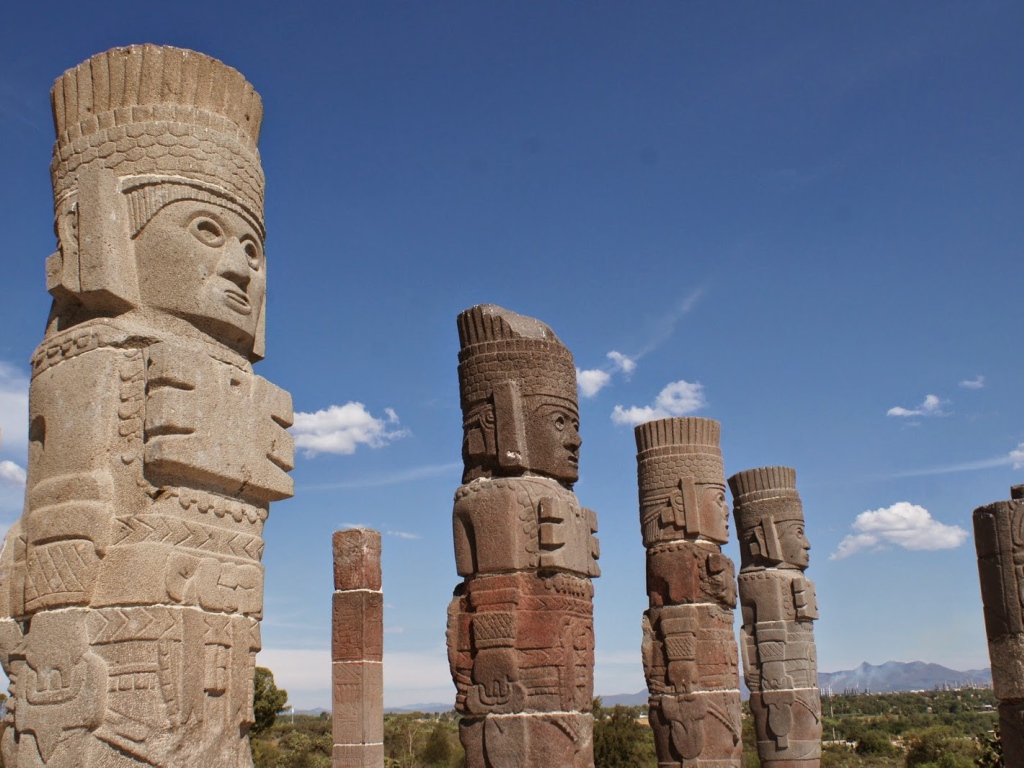 Индейские статуи в Мексике