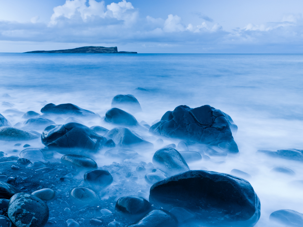 Голубое море у берегов Шотландии