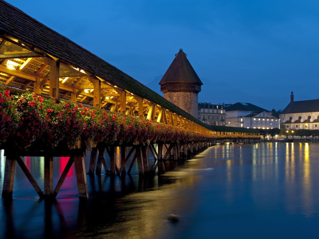 Пешеходный мост в цветах, Швейцария