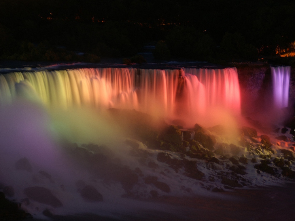 Подсветка зимнего Ниагарского водопада