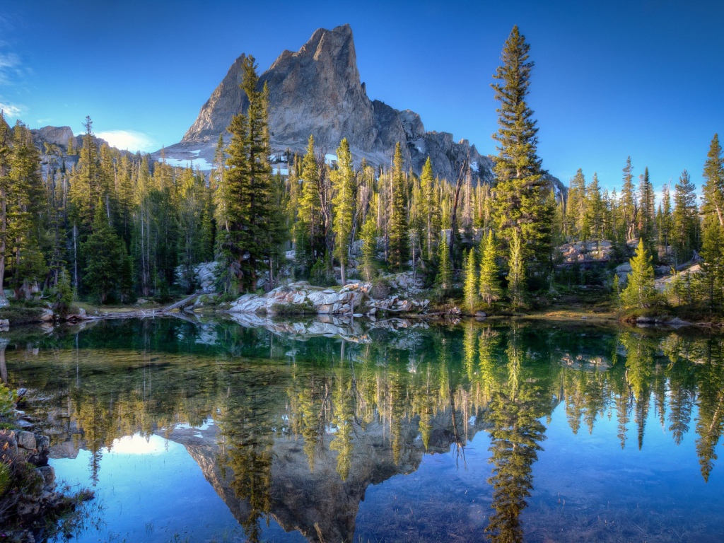 Озеро среди гор, Айдахо