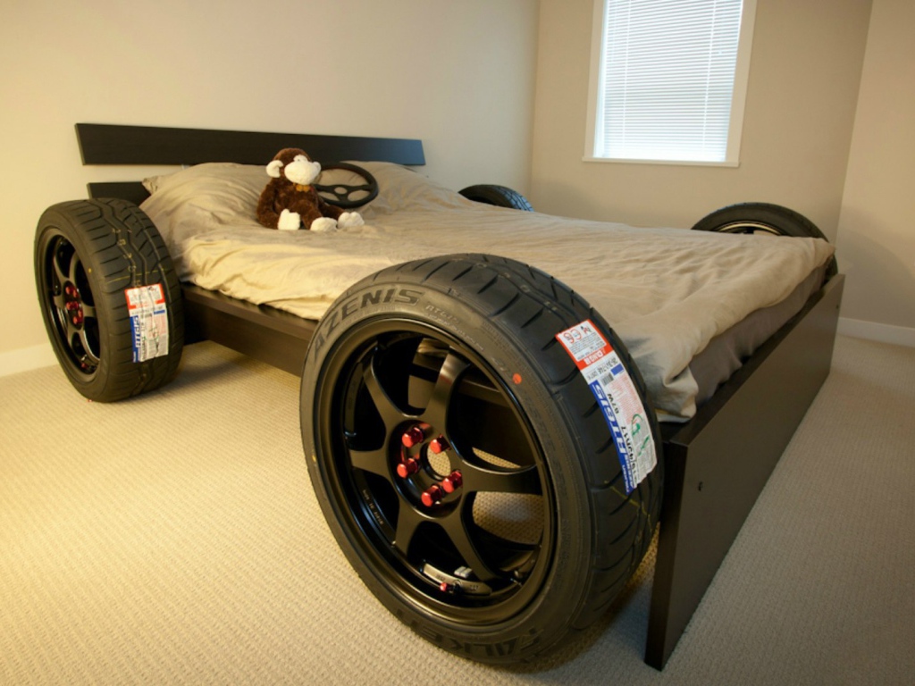 Кровать для настоящего автолюбителя