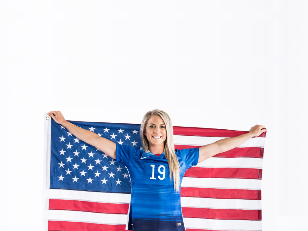 Девушка спортсмен Джули Джонстон с флагом США