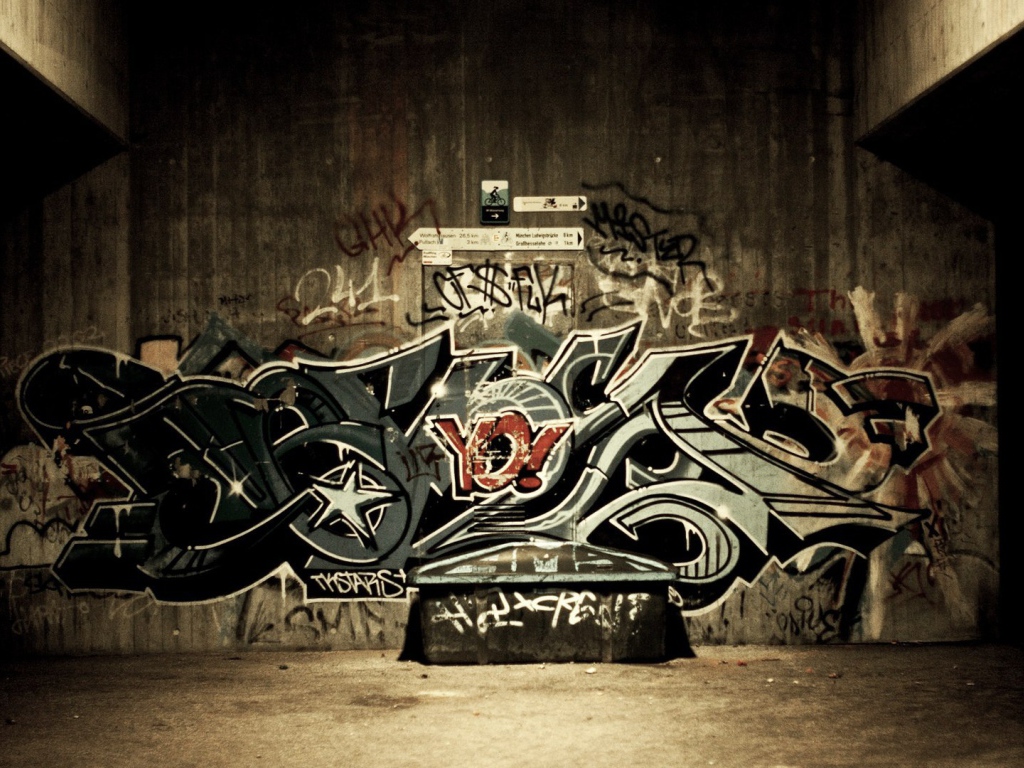 Граффити в подворотне