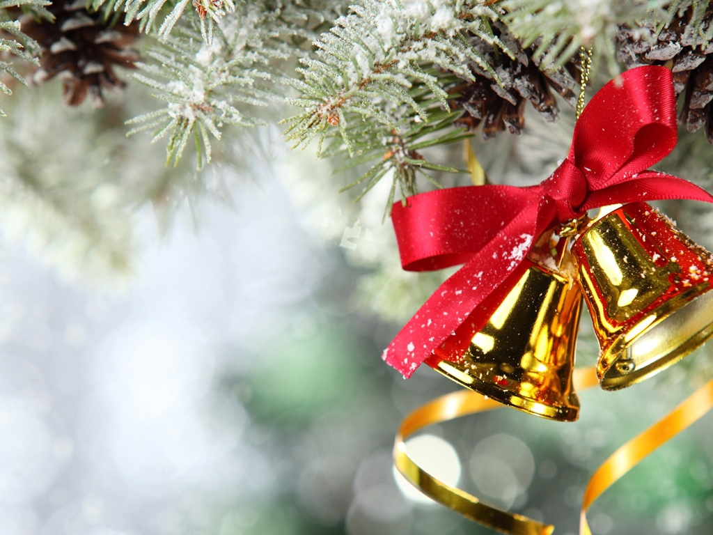 Колокольчики на елке в Новый год 2017