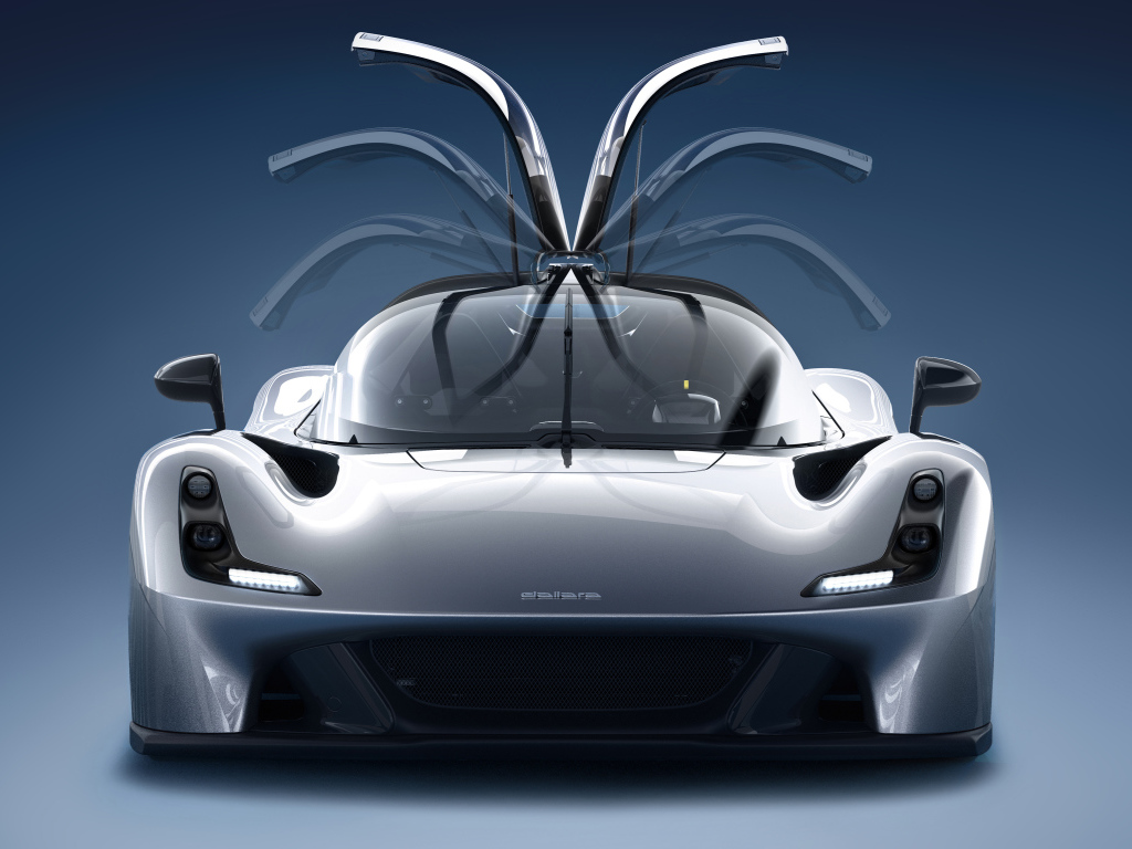 Серебристый автомобиль Dallara Stradale вид спереди