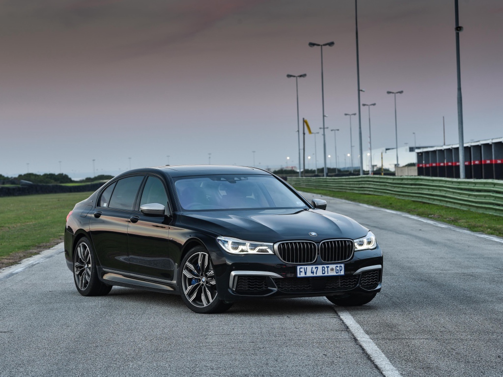 Стильный черный автомобиль BMW M4 DTM Champion Edition, 2017