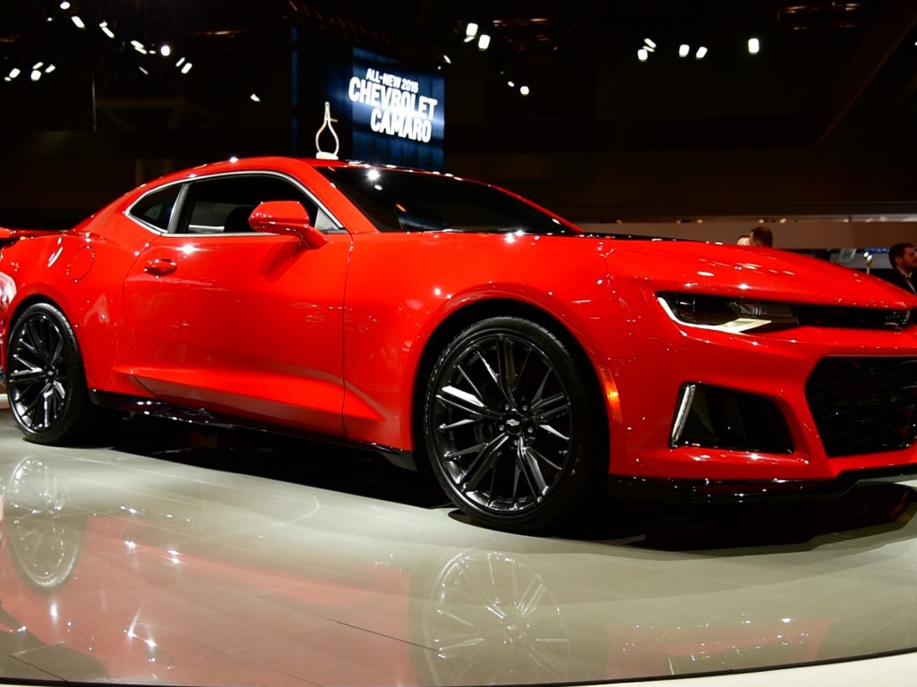 Красный Chevrolet Camaro ZL1 спорт-купе 2017 года  