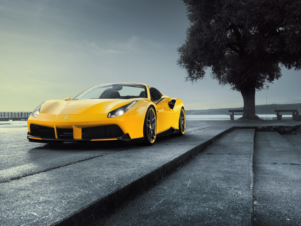 Желтый спортивный автомобиль Ferrari Spider Rosso Novitec 488 