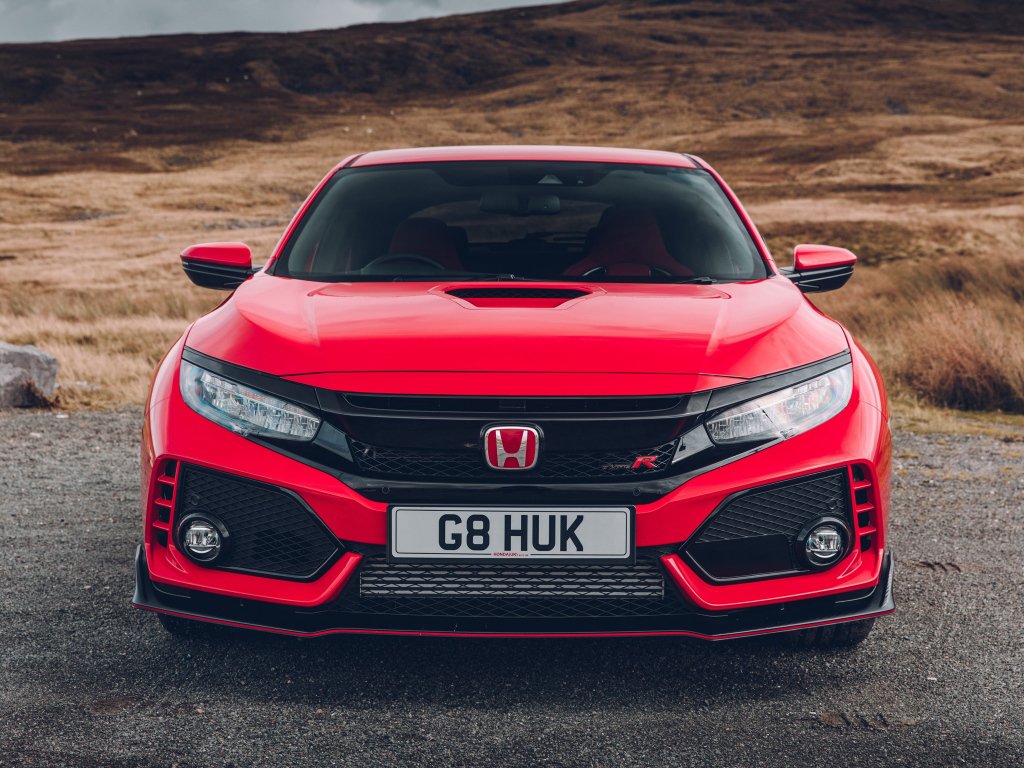 Красный автомобиль Honda Civic Type R, 2018 вид спереди