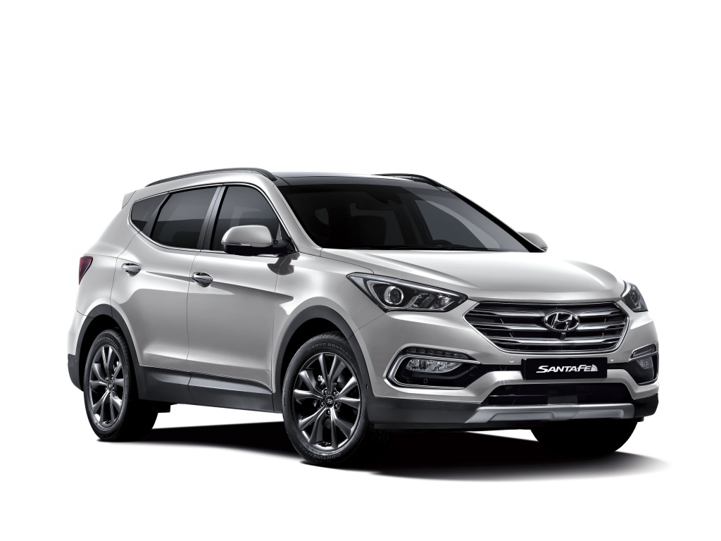 Серебристый автомобиль Hyundai Santa Fe  на белом фоне