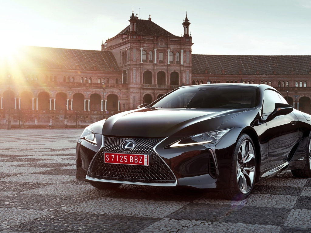 Черный стильный автомобиль Lexus LC 500 