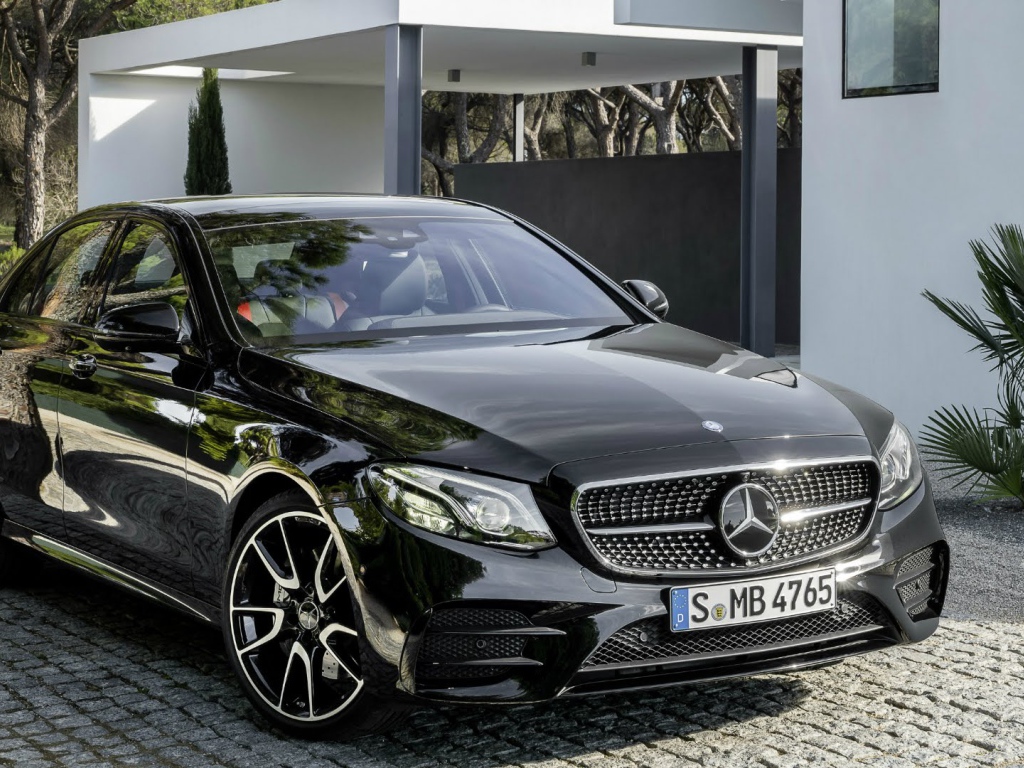 Черный Mercedes E43 AMG 4MATIC 2017 года 